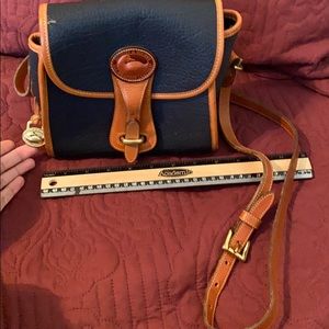 Vintage Dooney & Bourke navy cross purse